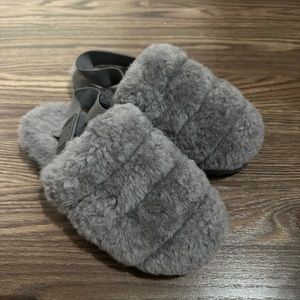 GRAY UGG SLIPPERS